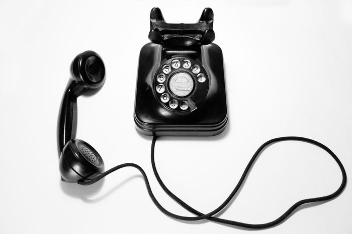 An old rotary phone: Photo by Quino Al on Unsplash